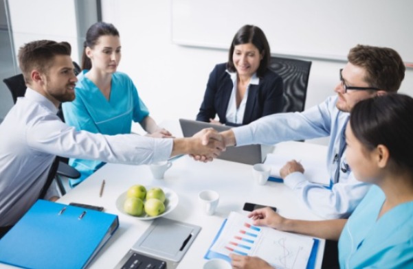equipo direcivo implementando importancia gestion activos